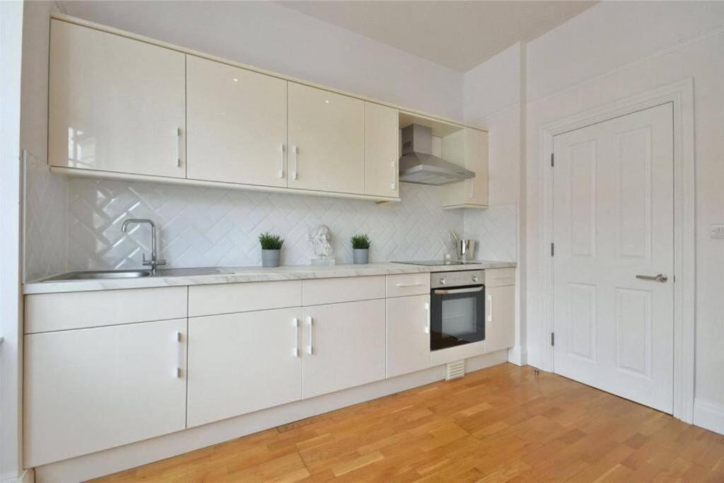 Luxury 3 Bed Apartment - Huge Outdoor Terrace & Amazing Transport Links Londra Exterior foto