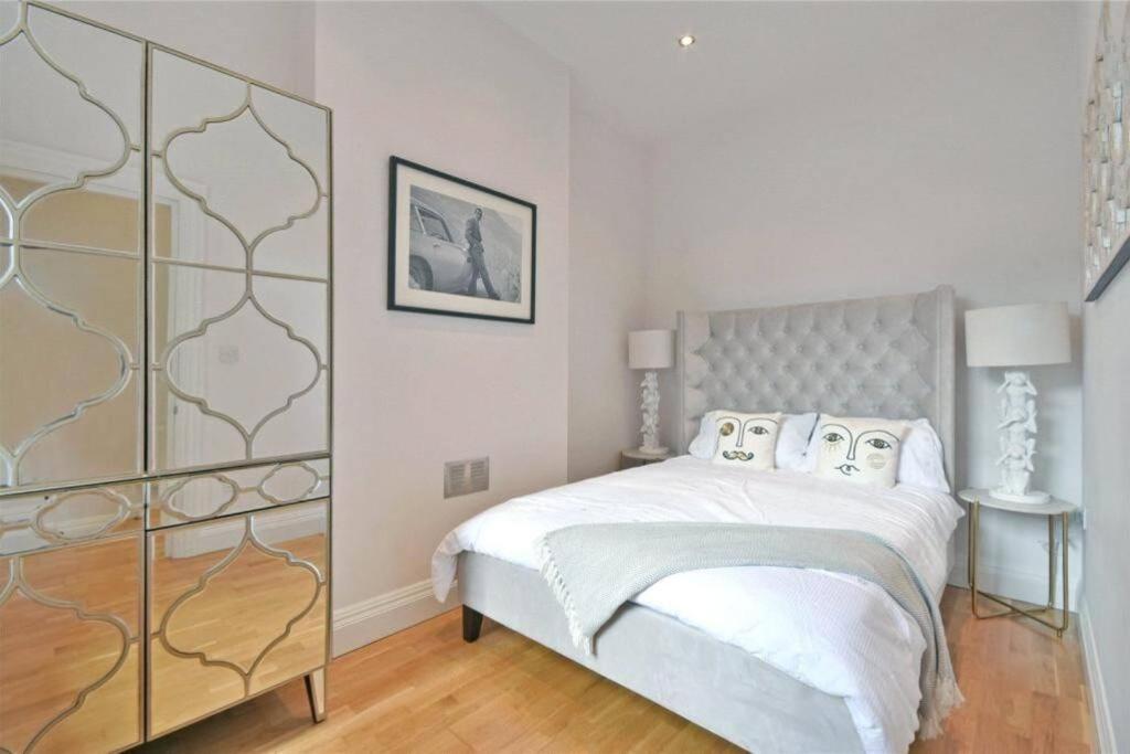 Luxury 3 Bed Apartment - Huge Outdoor Terrace & Amazing Transport Links Londra Exterior foto