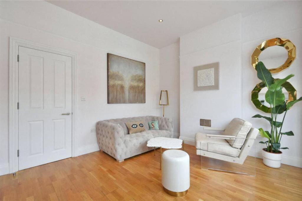 Luxury 3 Bed Apartment - Huge Outdoor Terrace & Amazing Transport Links Londra Exterior foto